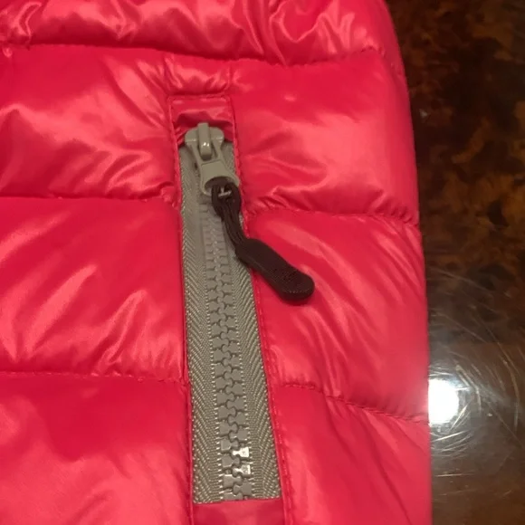 NWOT girls The North Face puffy vest summit series - Picture 5 of 13